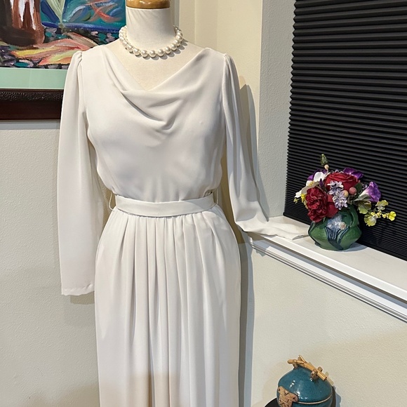 Cream Crepe Wedding or Evening Dress / Elegant Simplicity/ Floor Length - Sz 6 - Picture 8 of 12